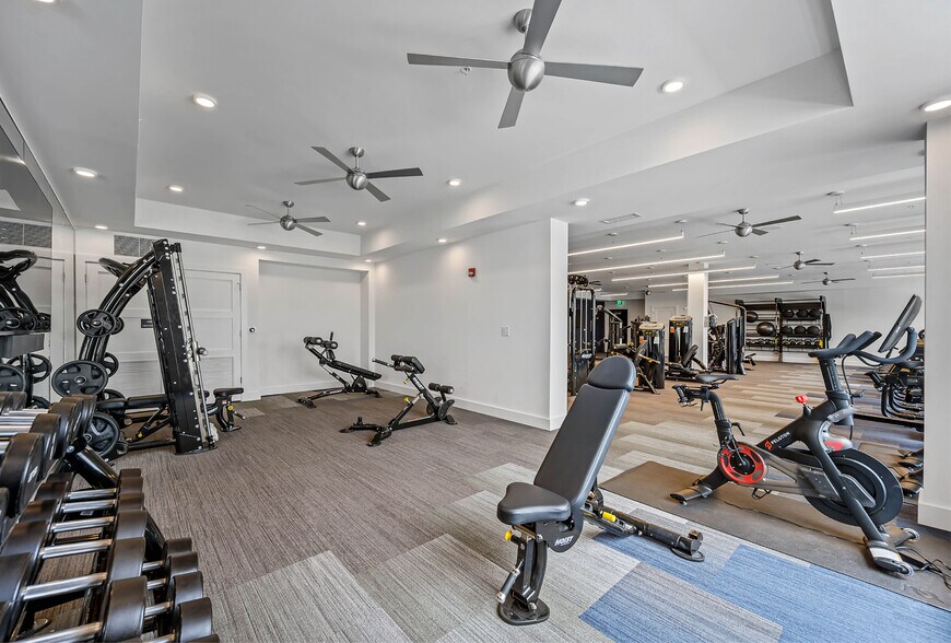 More Photos Of 7999 Kenwood Rd, Cincinnati Apartments For Lease