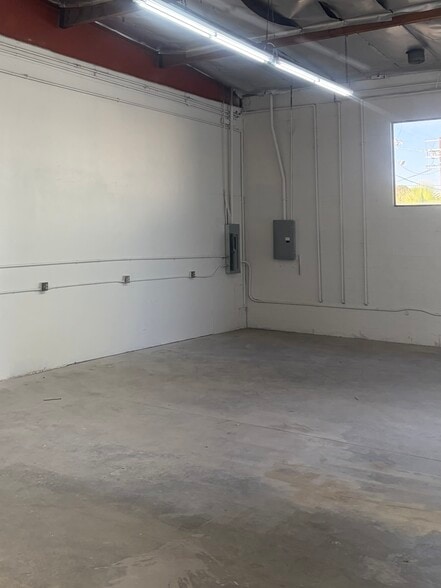 More Photos Of 7318-7320-7322 Valjean Ave, Van Nuys Warehouse For Lease