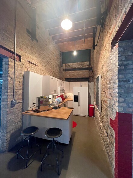 More Photos Of 1828 W Hubbard St, Chicago Loft Creative Space For Lease