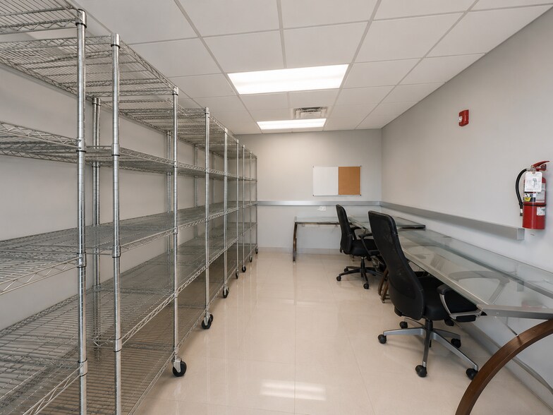 More Photos Of 8476 SW 40th St, Miami Storefront Retail Office For Lease