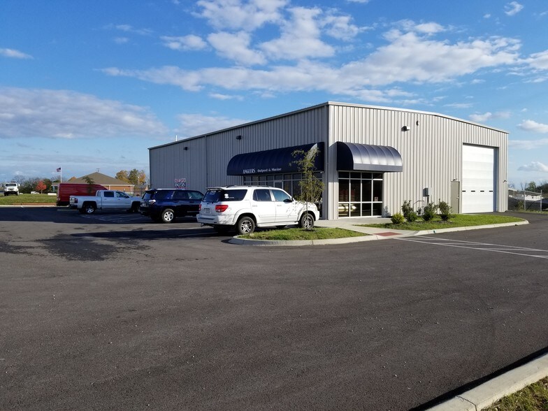 More Photos Of 85 Breighton Blvd, Shelbyville Freestanding For Sale