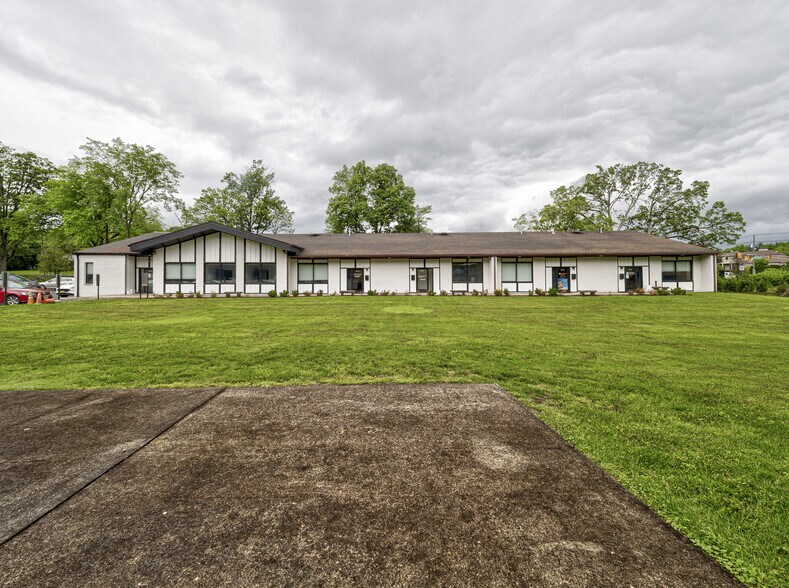 More Photos Of 468 Parish Dr, Wayne Medical For Sale