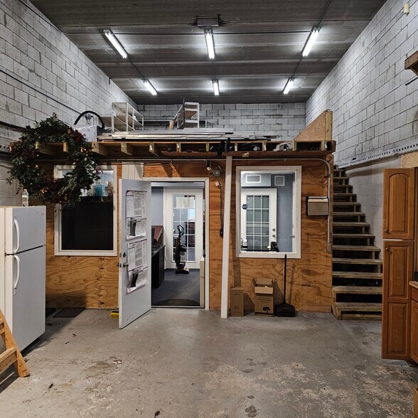More Photos Of 1133 Old Dixie Hwy, Lake Park Showroom For Lease
