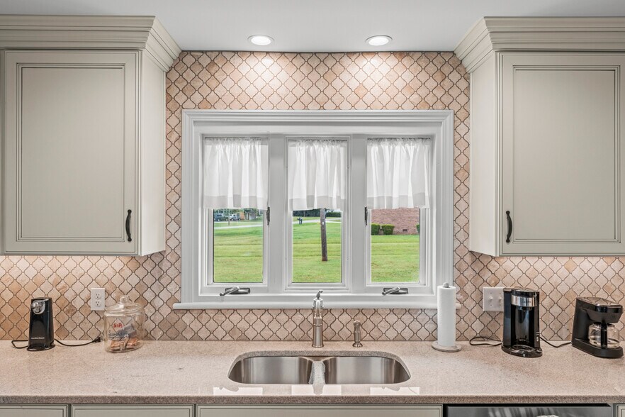 More Photos Of 128 Killian Farm Rd, Stanley Medical For Lease