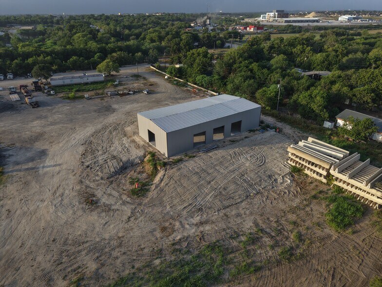 More Photos Of 530 Strateman Ln, New Braunfels Warehouse For Lease
