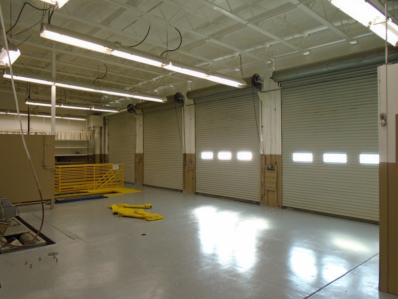More Photos Of 202 E Palmdale Blvd, Palmdale Auto Repair For Lease