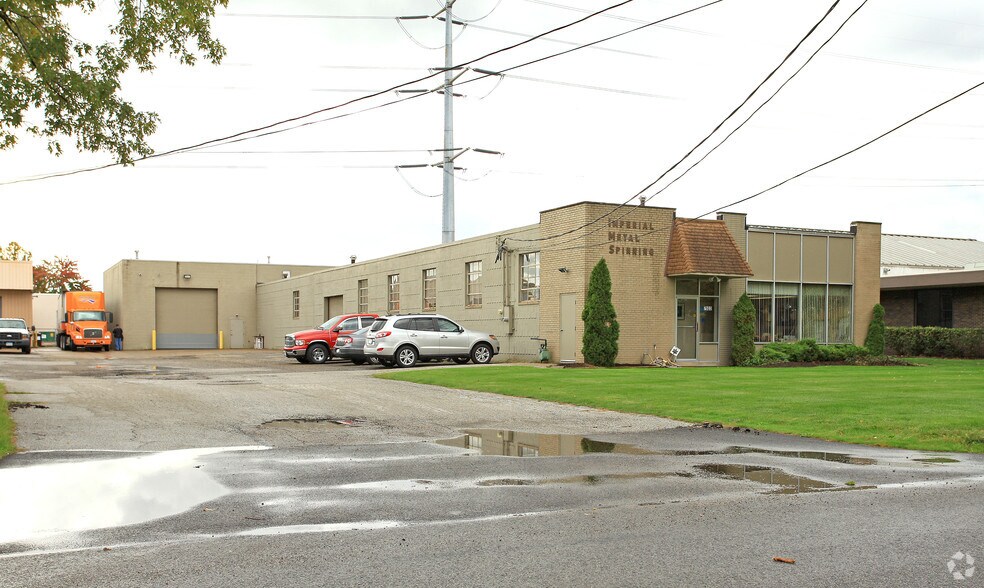 More Photos Of 7600 Exchange St, Valley View Manufacturing For Lease