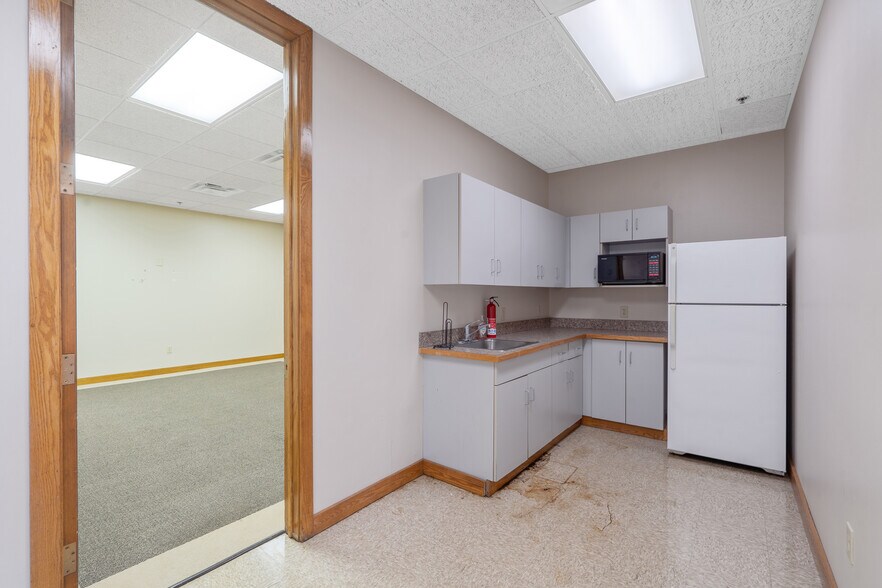 More Photos Of 344 W Genesee St, Syracuse Loft Creative Space For Lease