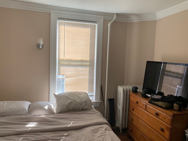 More Photos Of 253 Sea Cliff Ave, Sea Cliff Storefront Retail Residential For Sale