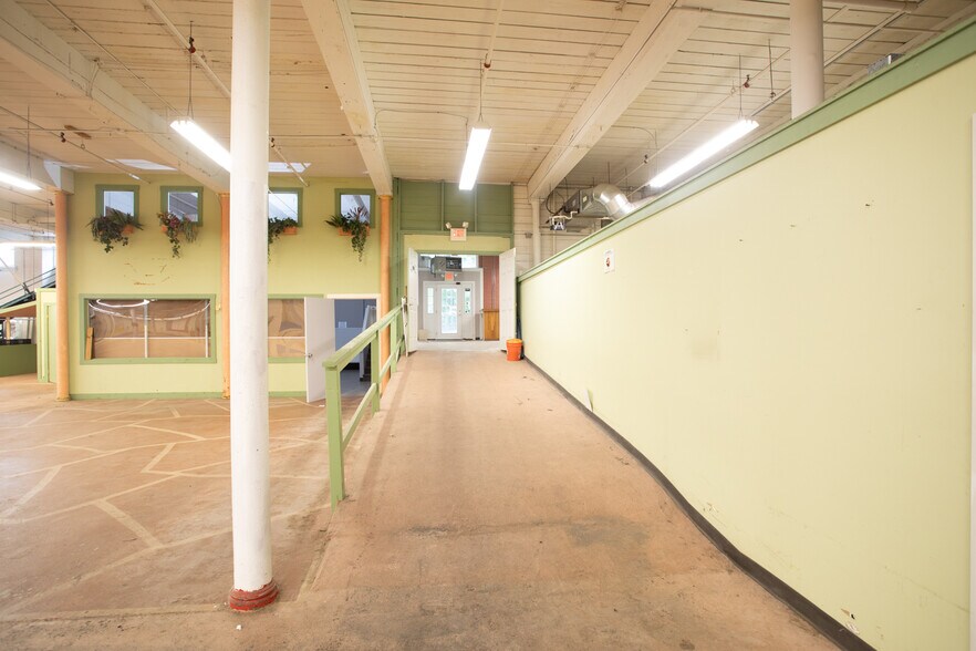 More Photos Of 15 Shaw St, Fall River Manufacturing For Lease