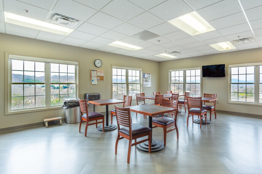 More Photos Of Pheasant Ridge Road, Roanoke Office For Lease