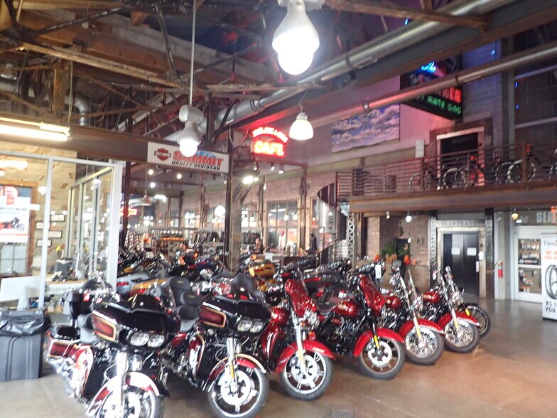 More Photos Of 555 S Geneva Rd, Lindon Freestanding For Sale