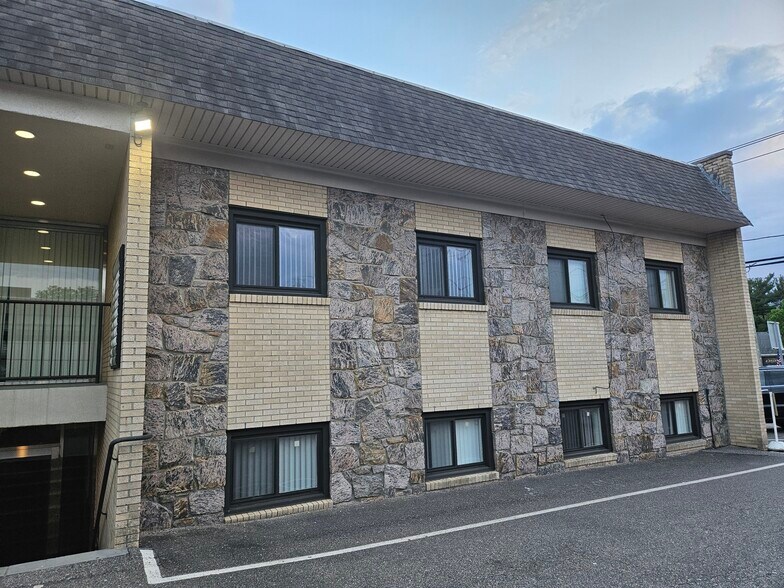 More Photos Of 164 Commack Rd, Commack Medical For Sale