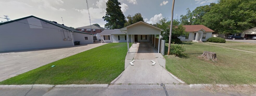 More Photos Of 102 E 14th St, Hope Specialty For Sale