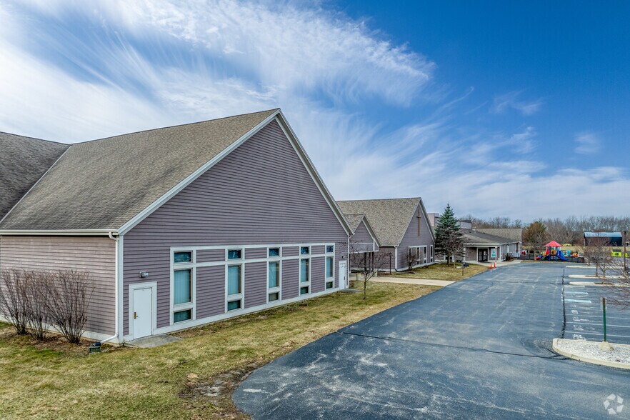 More Photos Of 995 S Sawyer Rd, Summit Religious Facility For Lease
