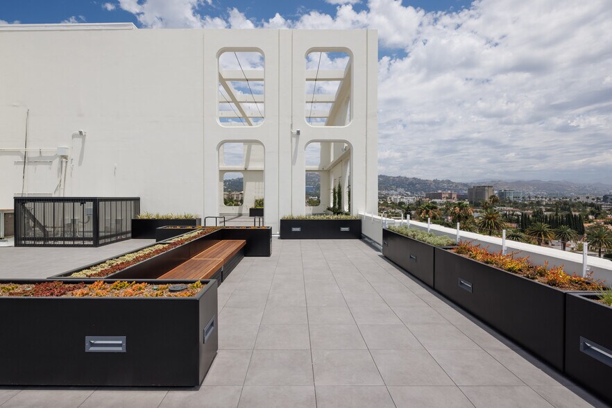 More Photos Of 9300 Wilshire Blvd, Beverly Hills Office For Lease