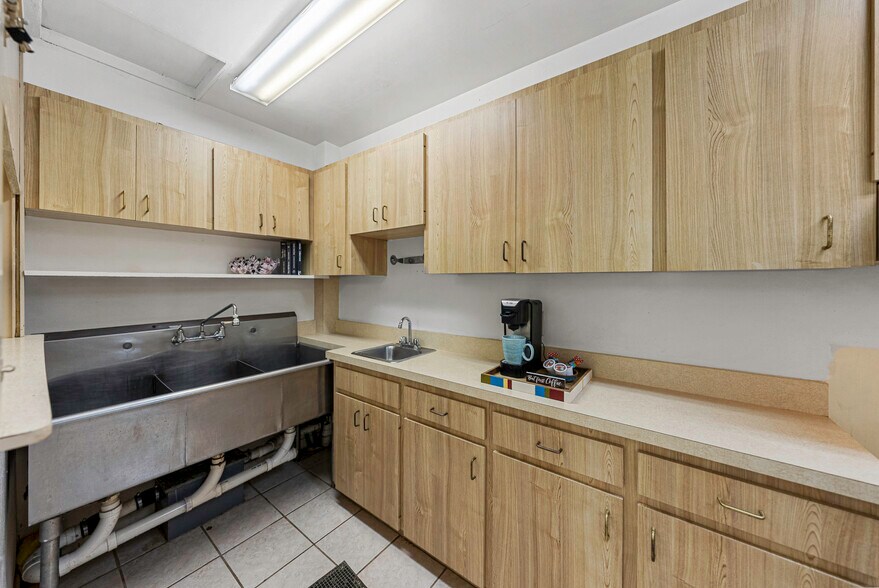 More Photos Of 219 Betty Ln, Clearwater Office Residential For Sale