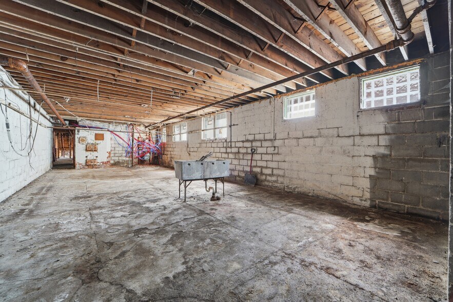 More Photos Of 1300 Porter St, Dearborn Apartments For Sale