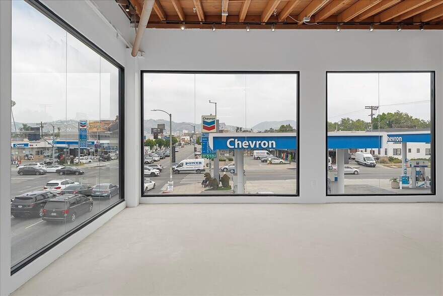 More Photos Of 176 N La Brea Ave, Los Angeles Storefront Retail Office For Sale