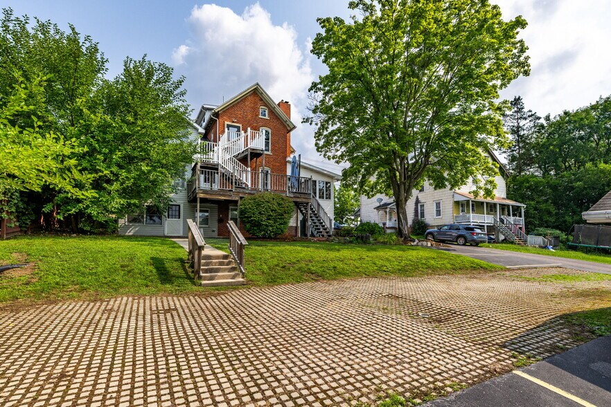 More Photos Of 330 Mahoning St, Milton Office For Sale