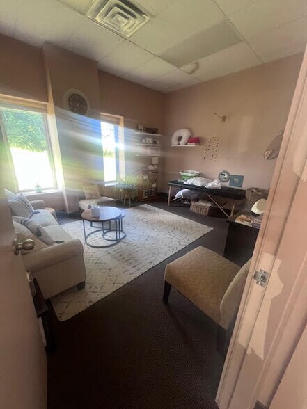 More Photos Of 270 Lake St, Penn Yan Office For Sale