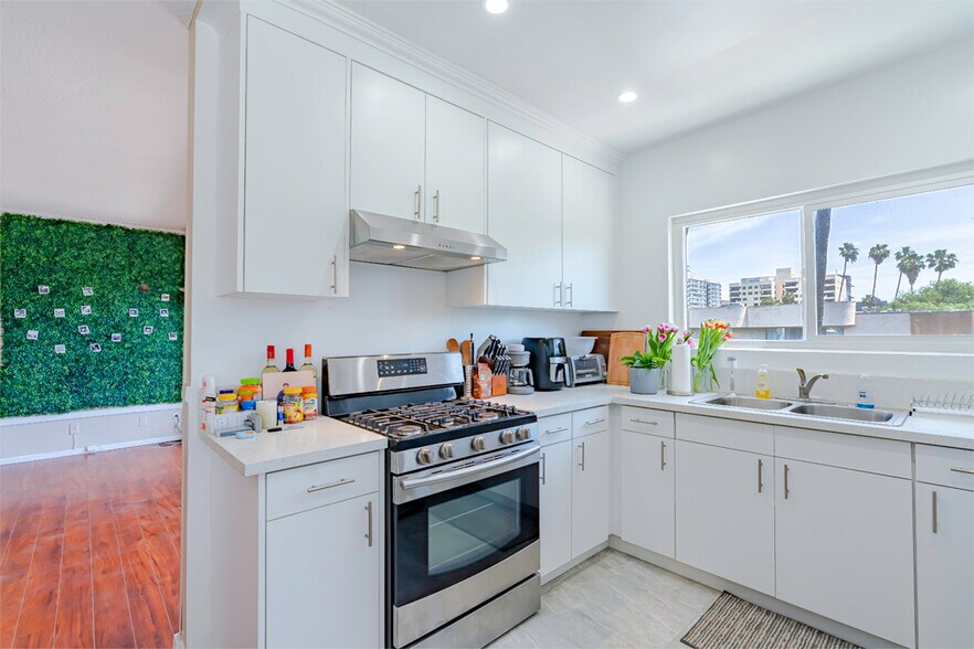 More Photos Of 741 S Hobart Blvd, Los Angeles Apartments For Sale