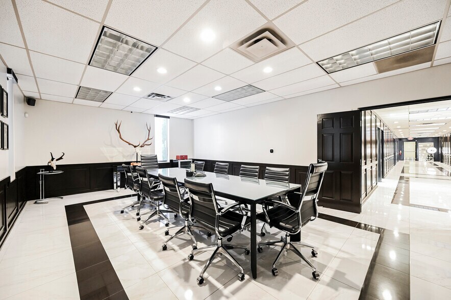 More Photos Of 630 S 3rd St, Las Vegas Office For Sale