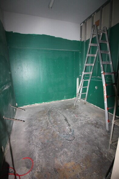 More Photos Of 3780 Mission Blvd, San Diego General Retail For Lease