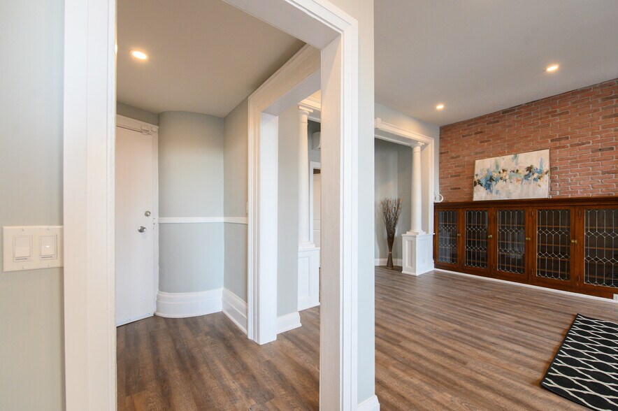 More Photos Of 148 James St S, Hamilton Storefront Retail Residential For Sale