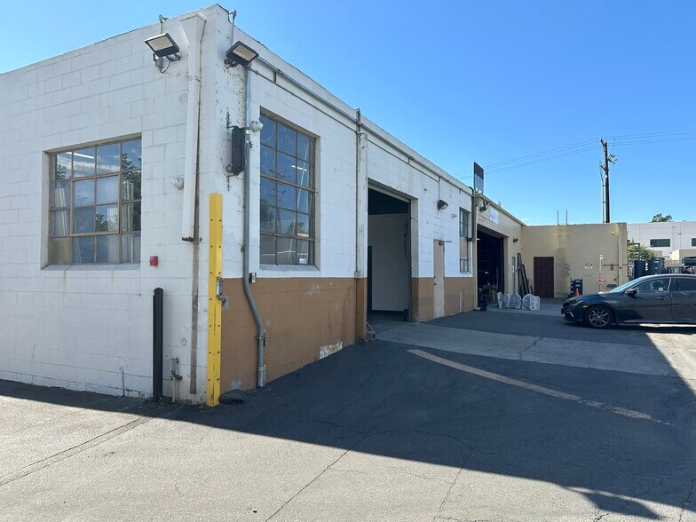 More Photos Of 2905 Winona Ave, Burbank Manufacturing For Lease