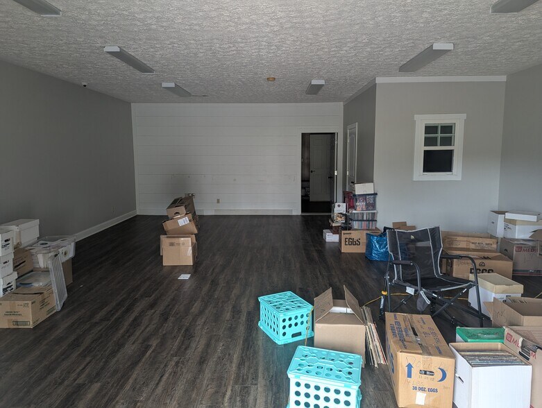 More Photos Of 9122 US Highway 27 E, Hamilton Office For Lease