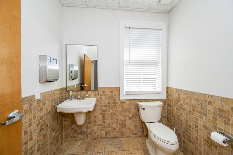 More Photos Of 14411 Justice Rd, Midlothian Medical For Lease
