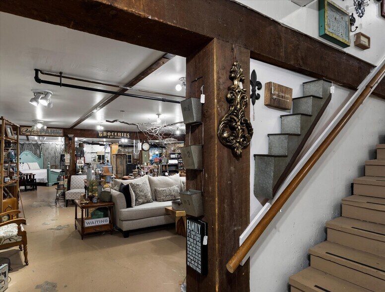 More Photos Of 619 Commercial Ave, Anacortes Storefront Retail Office For Sale