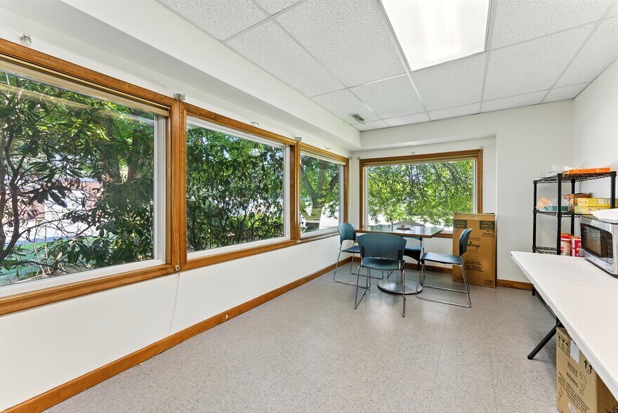 More Photos Of 155 Oak St, Glastonbury Medical For Sale