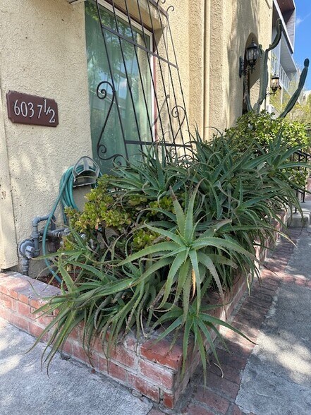 More Photos Of 603-607 1/2 N. Bronson Av, Los Angeles Apartments For Sale