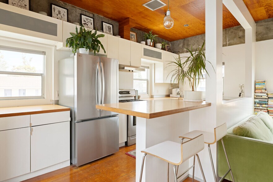 More Photos Of 977 Chung King Rd, Los Angeles Storefront Retail Residential For Sale