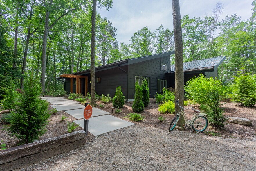 Primary Photo Of 7103 Lake View Rdg, Lake Ann Hospitality For Sale