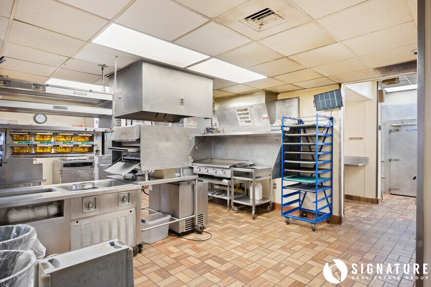 More Photos Of 207 S Miller Ave, Gillette Fast Food For Sale