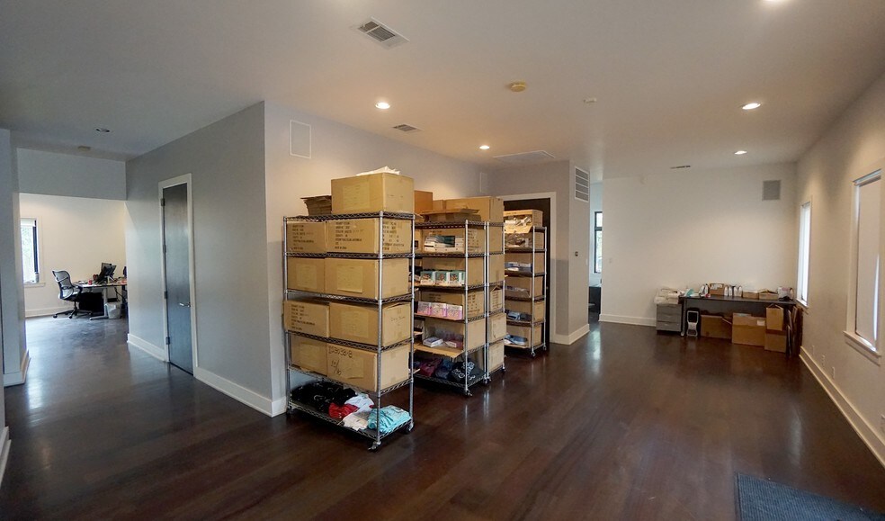 More Photos Of 106 Bagdad Ave W, Round Rock Office For Sale