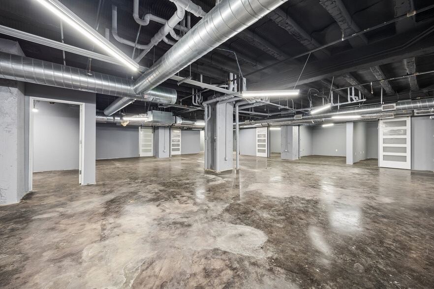 More Photos Of 917 Main St, Houston Apartments For Sale
