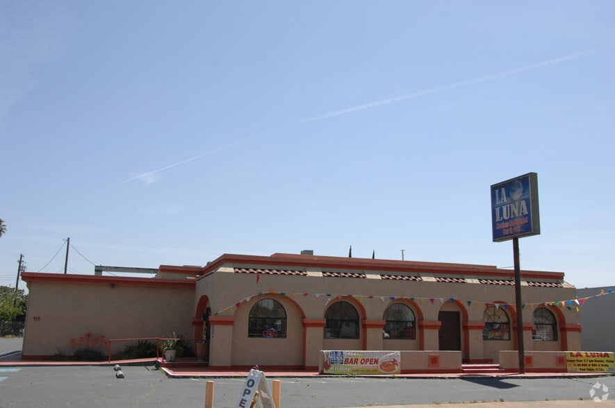 More Photos Of 910 S Cherokee Ln, Lodi Restaurant For Sale