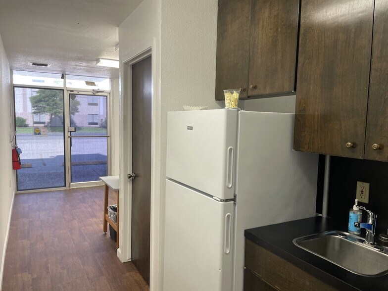 More Photos Of 903 S 8th St, La Porte Light Distribution For Lease