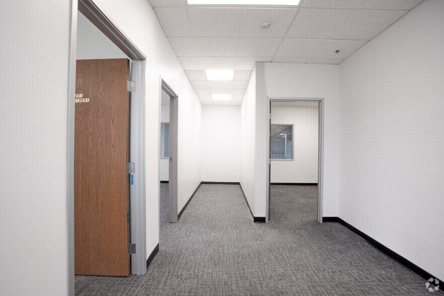 More Photos Of 7580 Cherry Ave, Fontana Warehouse For Lease