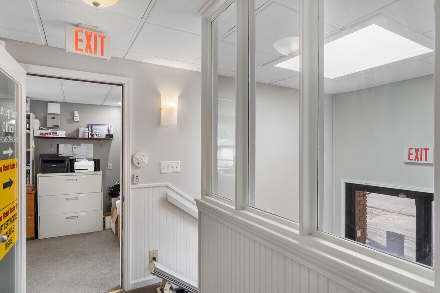 More Photos Of 151 N 2nd St, Fulton Office For Sale