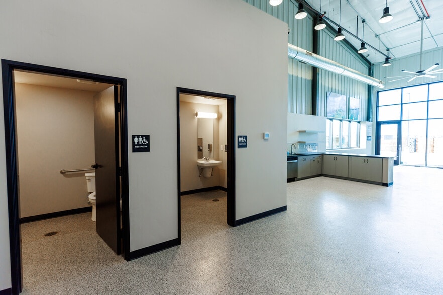 More Photos Of 360 Rancho Dr, Windsor Self Storage For Sale