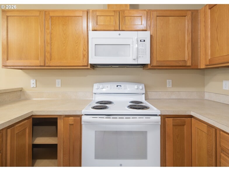 More Photos Of 2037 SE Huckleberry Ave, Warrenton Apartments For Sale