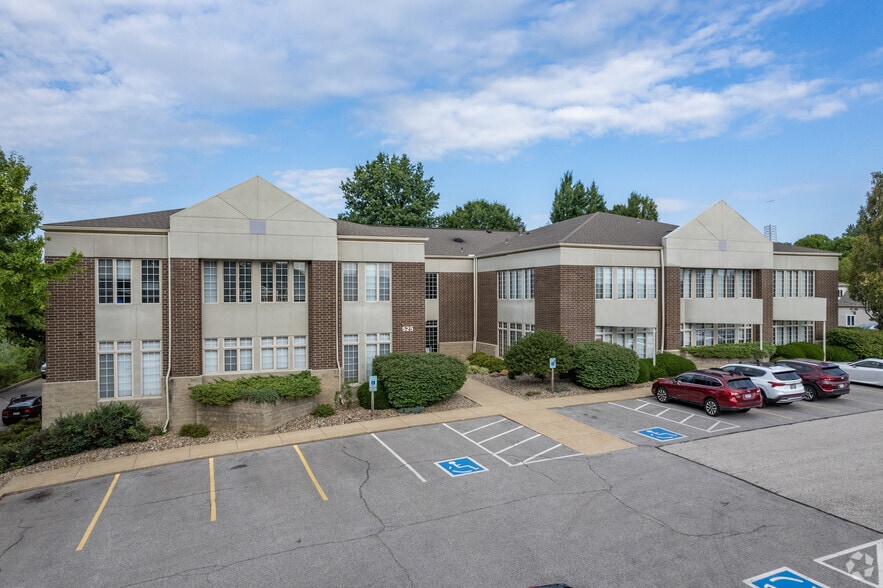 More Photos Of 525 N Cleveland-Massillon Rd, Akron Medical For Lease