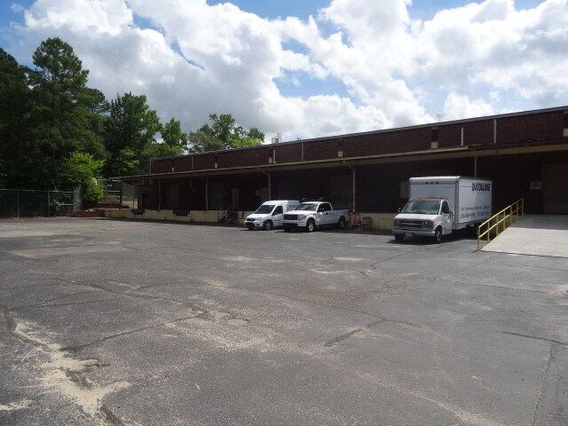 More Photos Of 504 Cumberland St, Fayetteville Light Distribution For Lease
