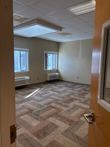 More Photos Of 10 N Main St, Bristol Medical For Lease
