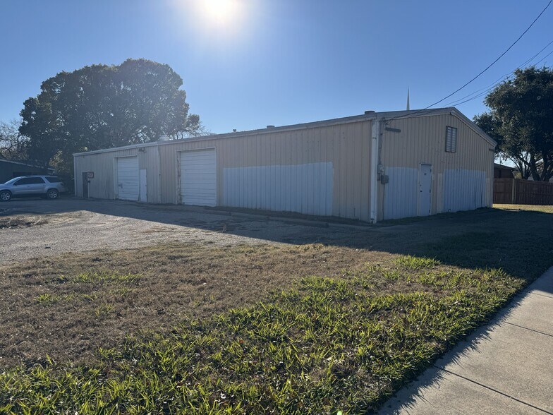 Primary Photo Of 10118 Rylie Rd, Dallas General Retail For Sale